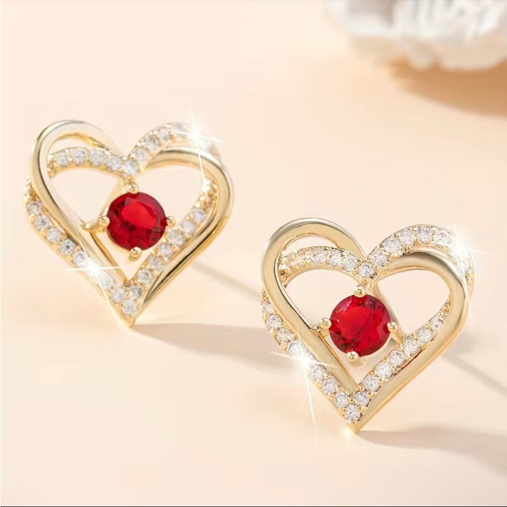 NWT Beautiful Heart Stud Earrings.